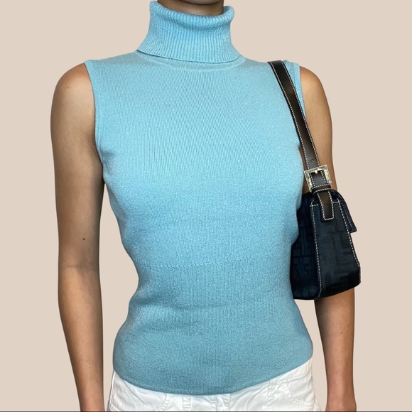 💙 Blue Turtleneck 💙 - Picture 2 of 4